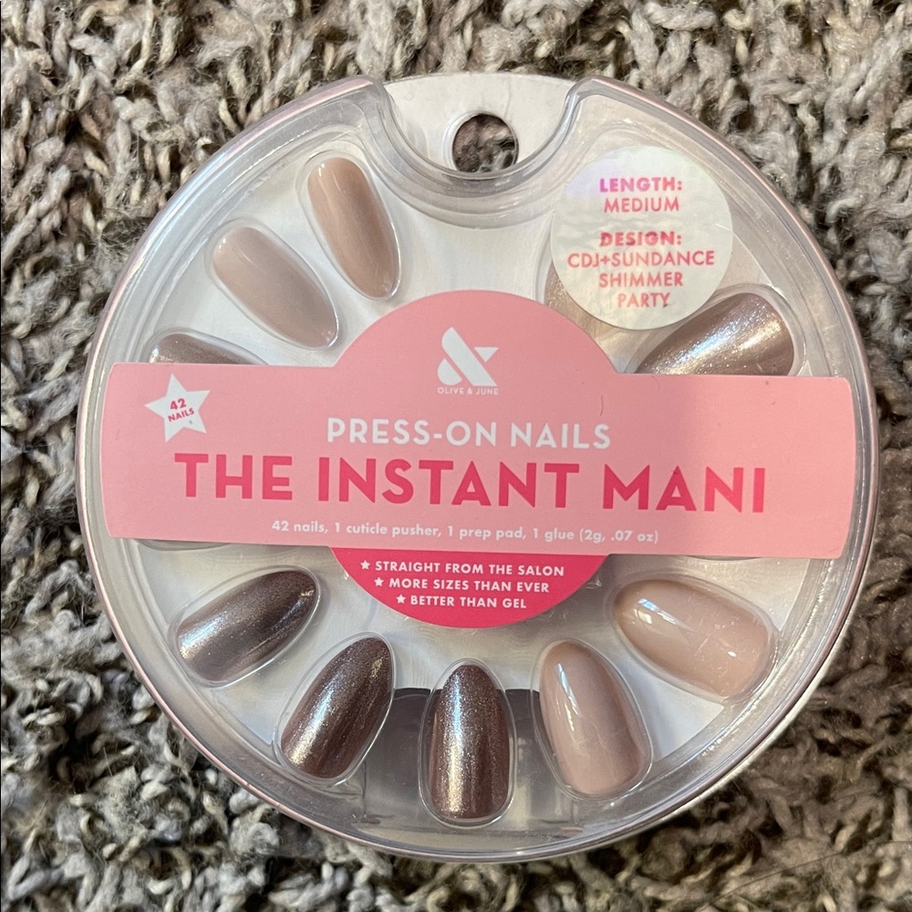 Olive & June Press-On Nails - Shimmer and Nude
